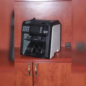 عدادة نقود مع عد وفصل لفئات النقود مع درج  بدون بكج  KP-950