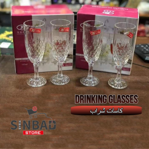 كاسات شراب بقاعدة